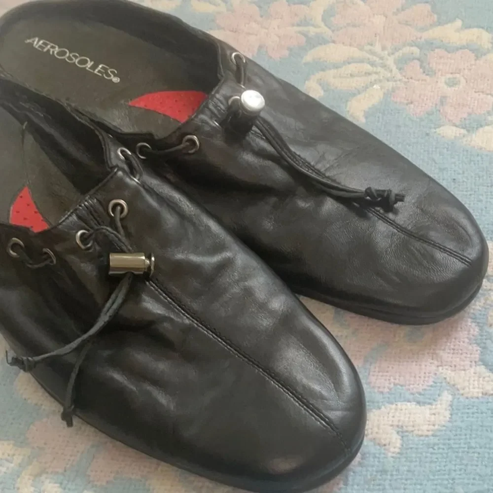 Aerosoles Sz 8.5 Leather Reinforced Toe Slides with Rubber Bottom! - Picture 3 of 6